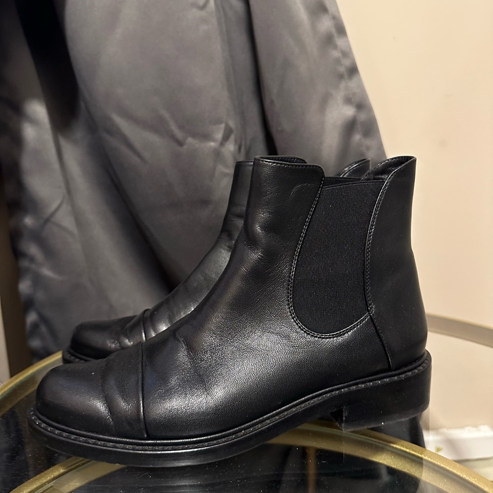 Stuart Weitzman Black Leather Chelsea Boots